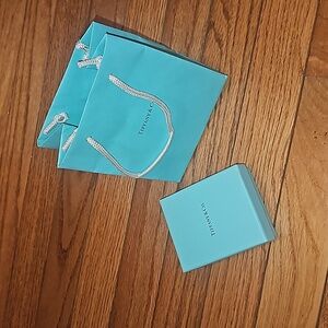 Tiffany & Co. signature gifting set: gift bag, gift box, small cloth bag